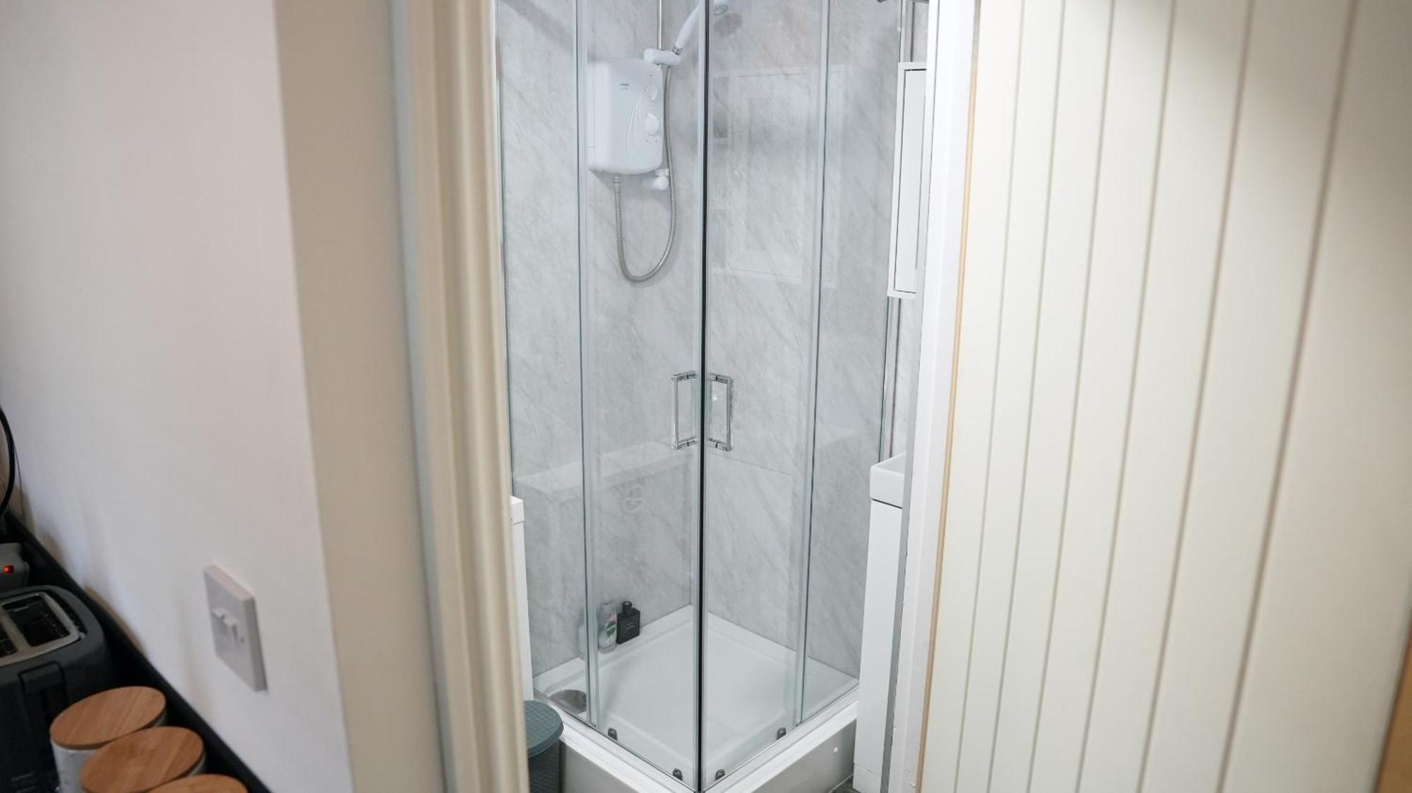 Centre House, Parking With Ev, Free Wifi, Netflix * Coventry